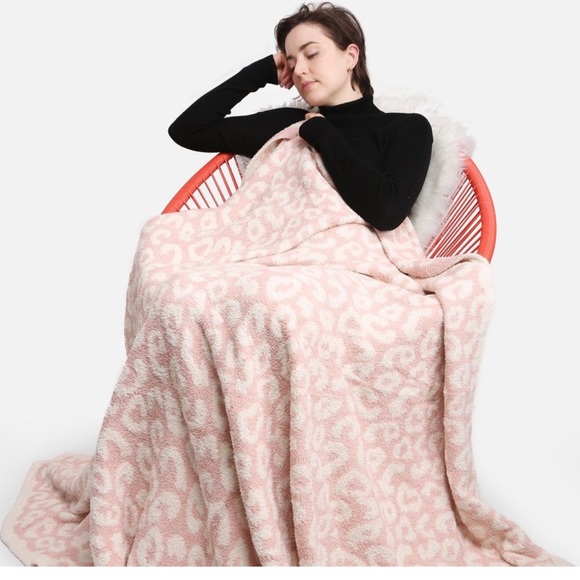 Comfy Luxe Animal Print Blanket - Picture 6 of 11